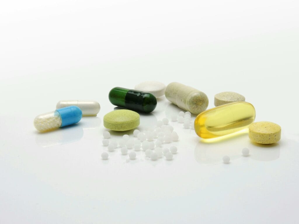膳食補充劑的形式多元,有膠囊、軟糖、液體、錠劑、粉末等等不同劑型與類型。